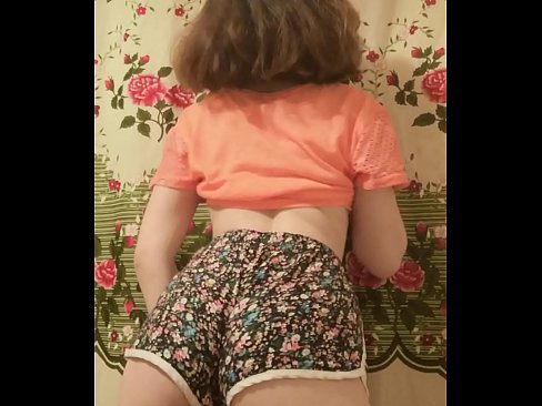 ❤️ Giovane pupa sexy fa uno striptease riprendendo i suoi pantaloncini alla telecamera ❤ Pornoal it.porno-negrov.ru ❌️❤